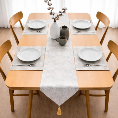 Silver Mirage Table Runner With 4 Mats